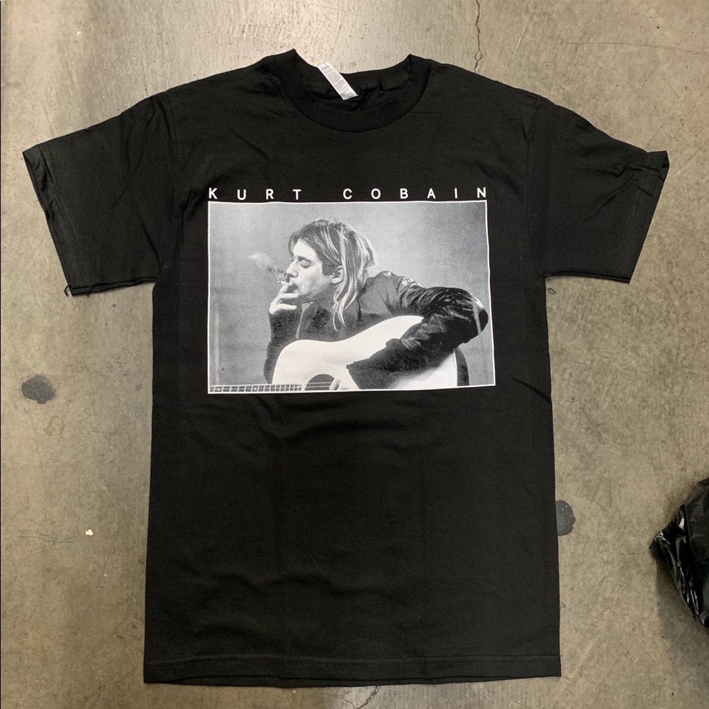 Kurt Cobain Nirvana t shirt